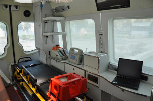 孝感救护车内部